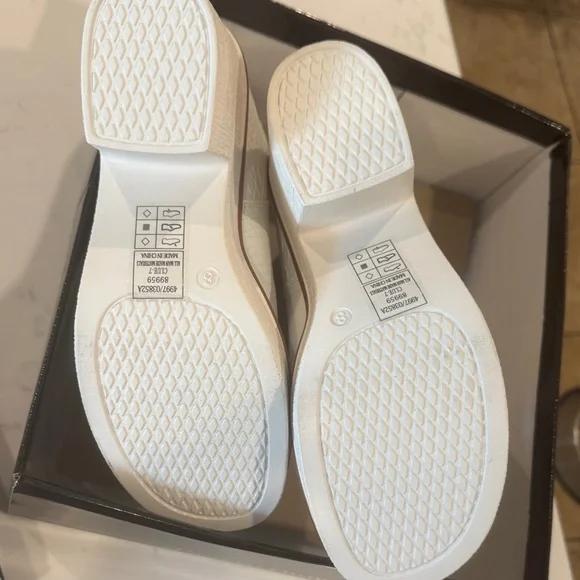 Pierre Dumas Textured White Ankle Booties - Picture 6 of 6